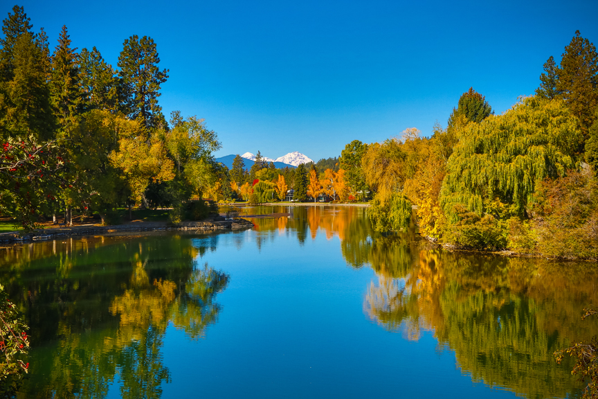 Mirror Pond at Drake Park - Downtown Bend, Oregon